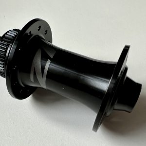 Silniční náboj Zipp ZR76 přední, Centerlock diskový, Black, 24 děr, 12X100